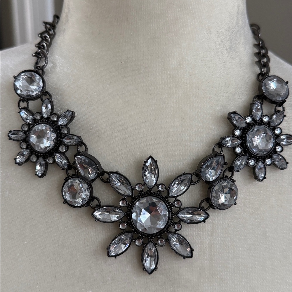 CHICO’s Rope Chain Black Star Statement Necklace